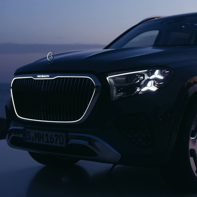 Mercedes показал новый Maybach GLS 800