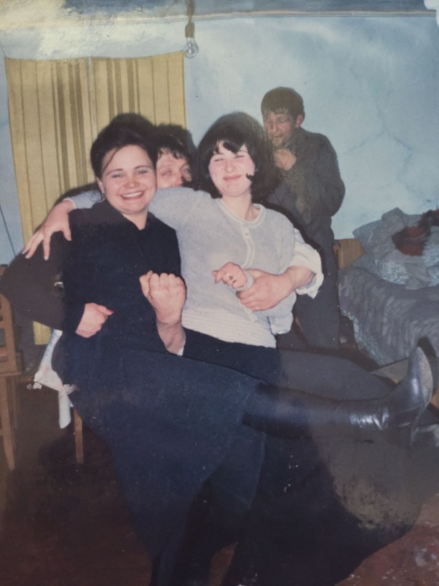 Девчата из 90-х и 00-х