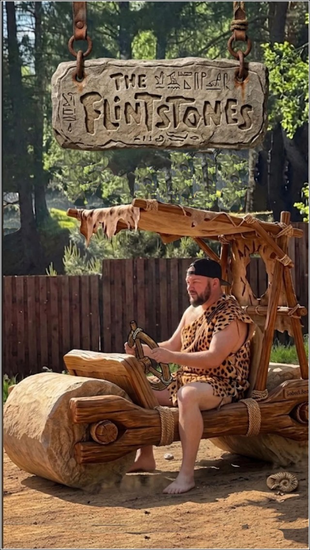 Сел на пенёк - но косарь вроде не должен...