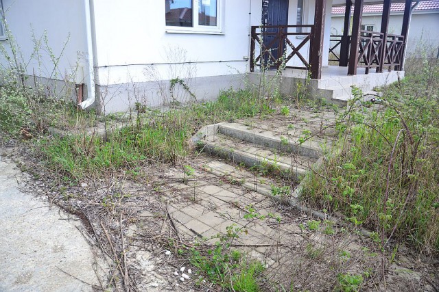 В Сочи на разграбление оставлен коттеджный поселок