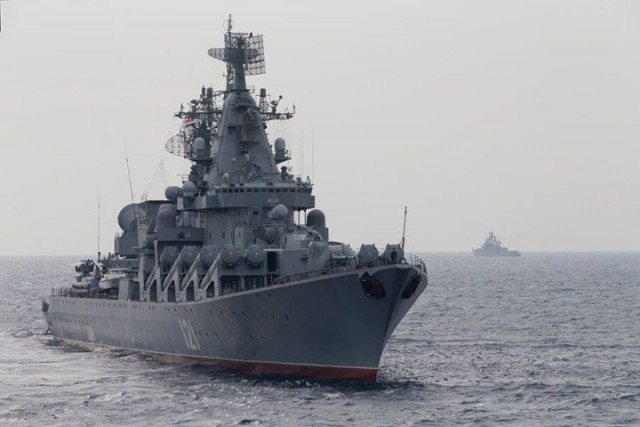 Осмотр ракетного крейсера «Москва» журналистами