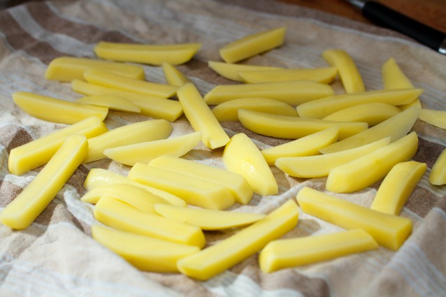 Легендарный немецкий фастфуд "Карривурст с картофелем фри"