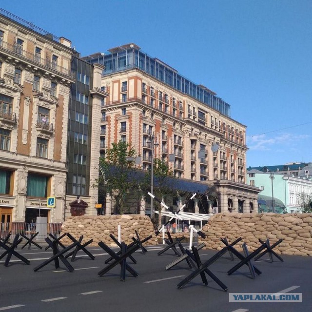 Навального задержали в подъезде его дома в Москве