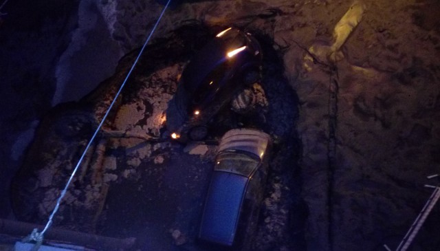 В центре Петербурга провалился грунт. Очевидцы сообщают о двух погибших