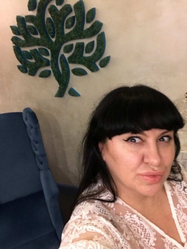 Давай я тебя ещё вот в этой позе сфоткаю