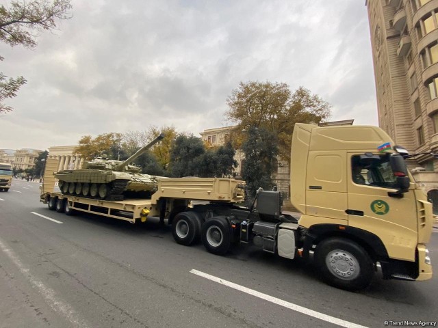 Алиев на параде назвал Ереван "исторической землей Азербайджана"