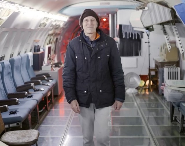 Американский пенсионер купил старый самолет и переехал в него жить