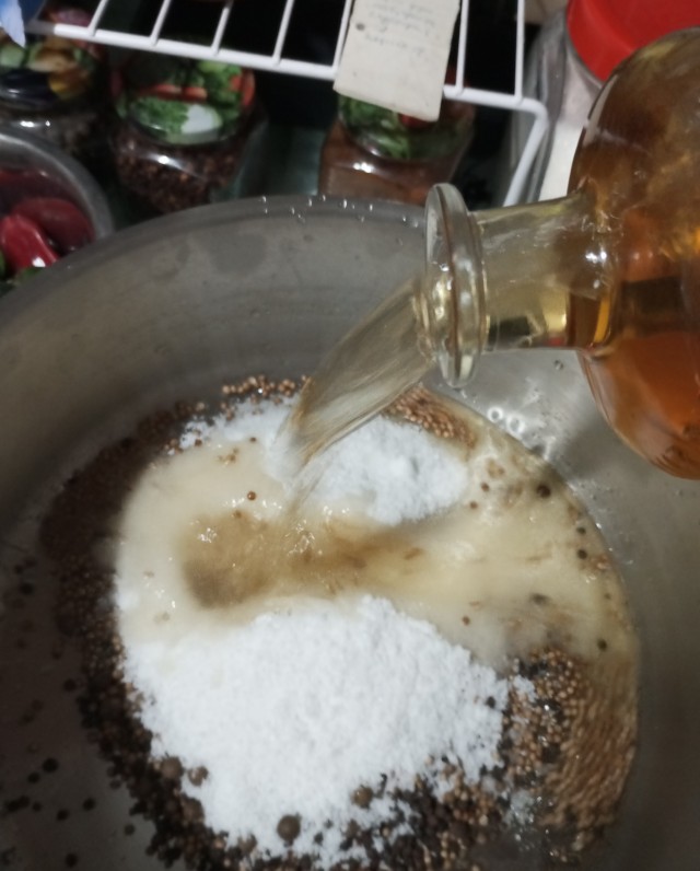 Маринованные с виски огурцы