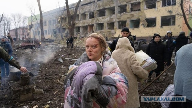 В порту Феодосии слышны взрывы - возможно взорван БДК Новочеркасск