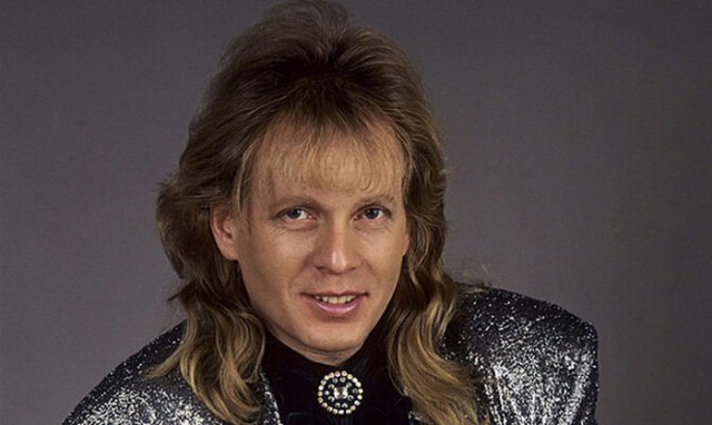 Кто из звезд эстрады выступал под фонограмму и почему они на это шли: 7 самых знаменитых «фанерщиков