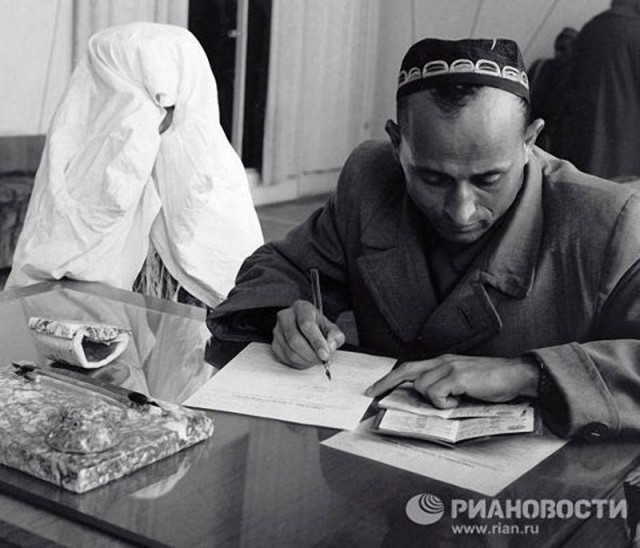 ЗАГС: торжество любви по-советски