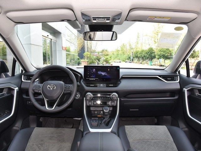 Купил Toyota RAV4 из Китая - через неделю схватился за голову: 3 причины пожалеть о покупке