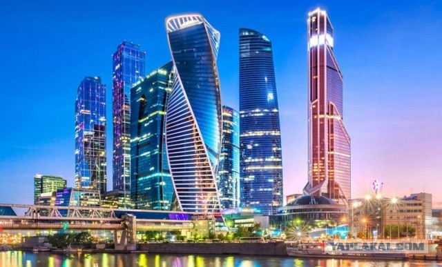 В Калининграде специально жалуются на низкие зарплаты?