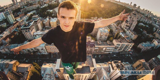 2 года и 3 месяца за флаг Украины.