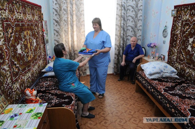 Отправили стариков в дом престарелых и почему же дети сволочи?