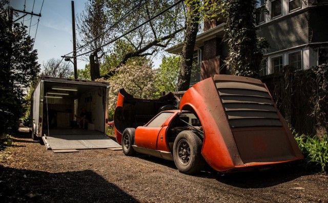 Семейная реликвия провела 28 лет в сарае: Lamborghini Miura P400