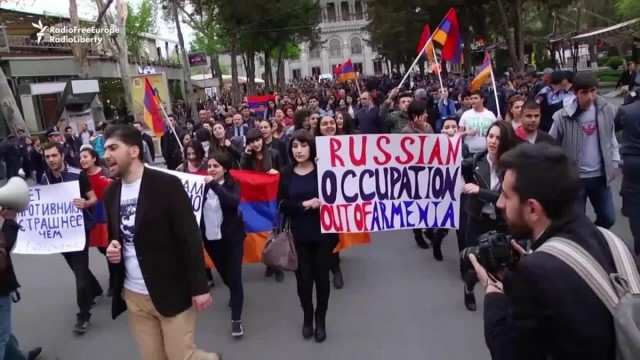 Россия должна помочь!