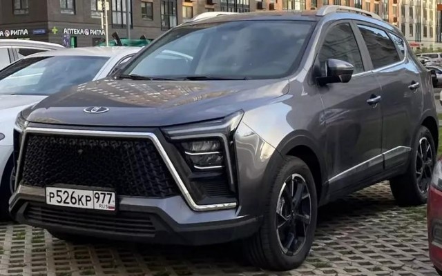 В России заметили новый бюджетный кроссовер «Москвич 5», который еще не продается