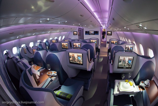 Как строят А380 и как они выглядят внутри