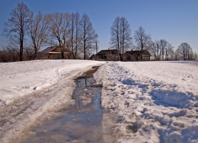 Весной в деревне