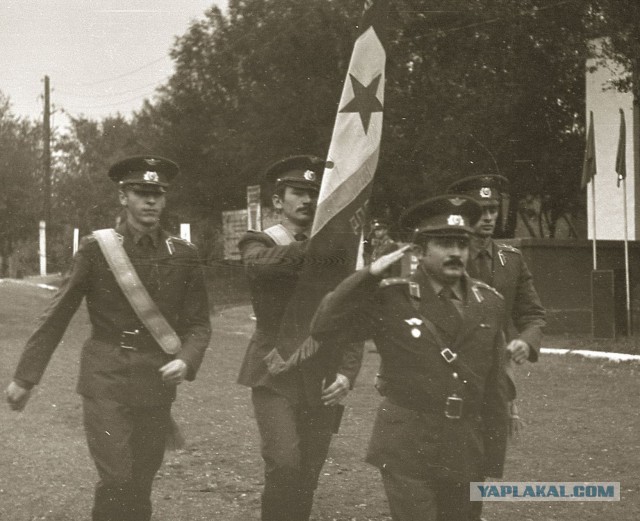 В ночь со вторника рязанские курсанты-десантники оставили свои погоны у монумента Маргелову