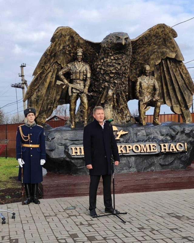 Памятник десантникам, открытый вчера в Лежневе