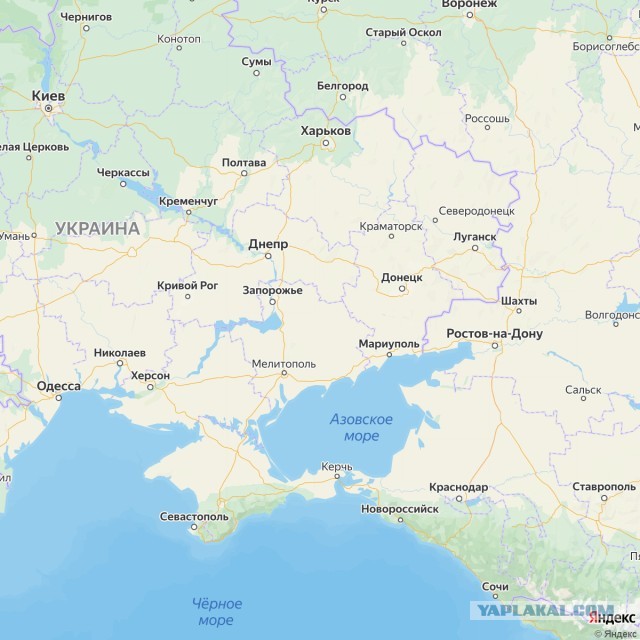 В Мелитополе на улице Кирова развесили красные Знамена Победы