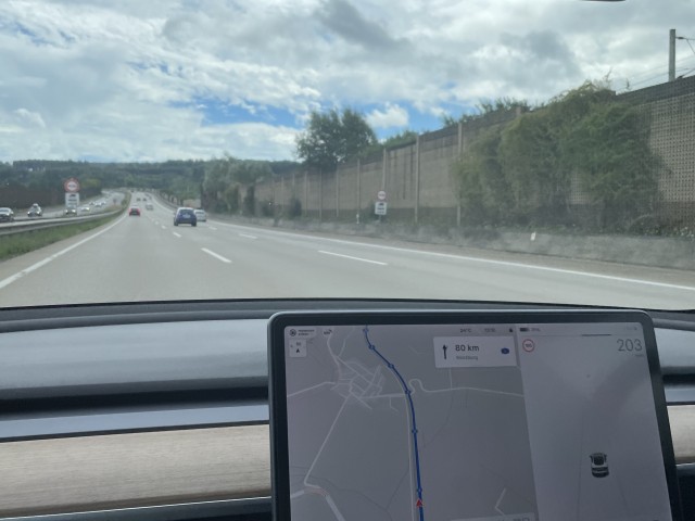 Блогер смог разогнать Tesla Model S Plaid до 328 км/ч