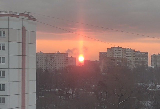 Дом стоит, свет горит...