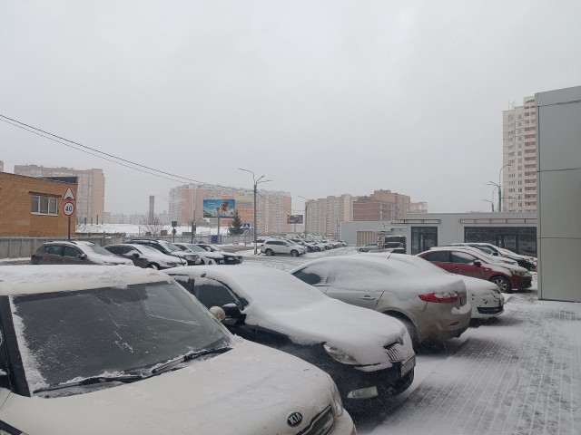 Москву завалило снегом. В столицу вернулась зима из-за циклона «Зион»