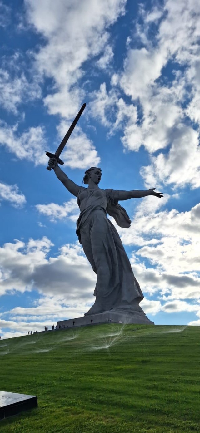 "Рус, на автомат, дай булька хлеб": сверхлюди теперь вычищали консервы распухшими пальцами
