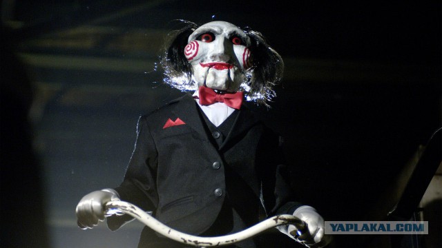 "Я тебе щас колено прострелю, тварь!"