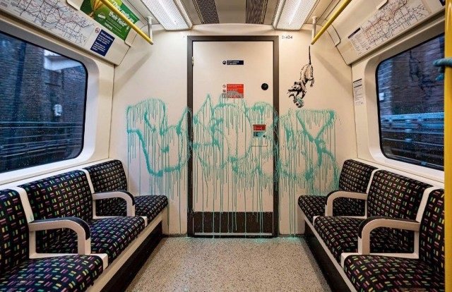 Бэнкси нарисовал граффити с чихающей крысой в лондонском метро