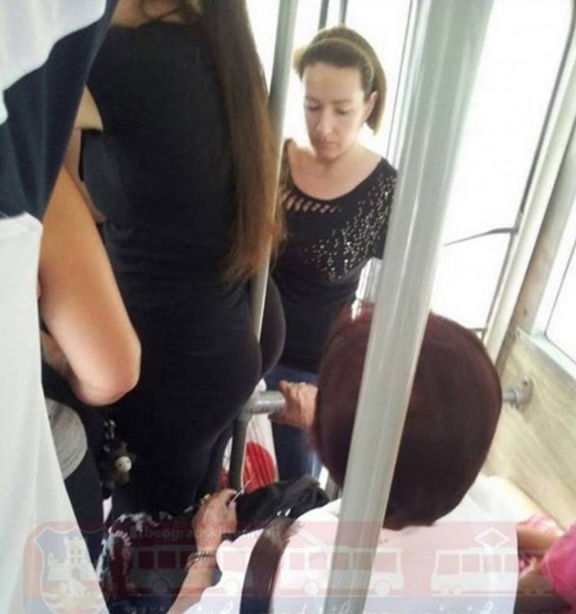 Крепче держитесь за поручни!