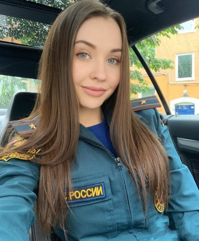 Девушки в униформе