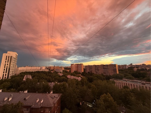 Просто фотка из окна. Москва 22.06.2026