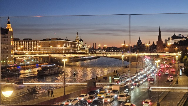 Шляюсь по Москве (мрачное утро).