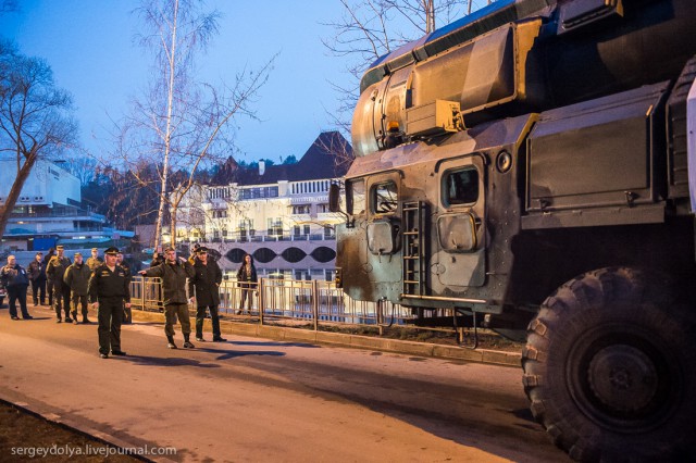 На ВДНХ попал Тополь