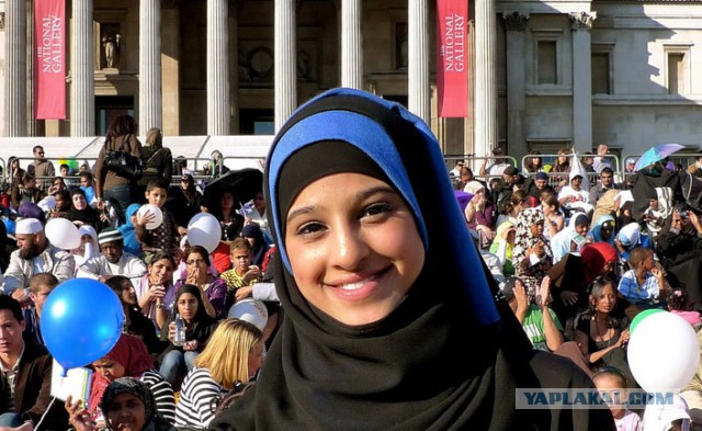 Жители Франкфурта аплодисментами встретили