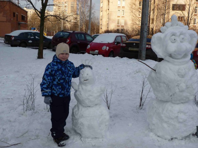 А мы в Челябинске Снегозайцев лепим