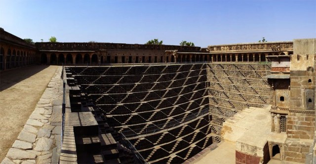 Колодец Chand Baori в Индии (26 фото)