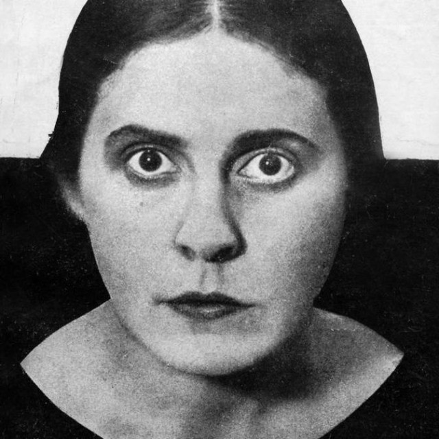 «…На истасканном лице наглые глаза», — сказала Ахматова о Брик. «Драная кошка», — сказала Брик об Ахматовой