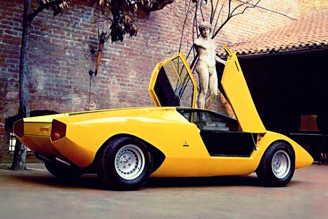 Супер-капсула времени: в Канаде выставили на продажу Lamborghini практически не выезжавший на дороги