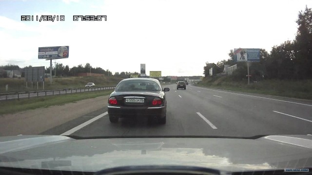 Обиженный учитель на дороге