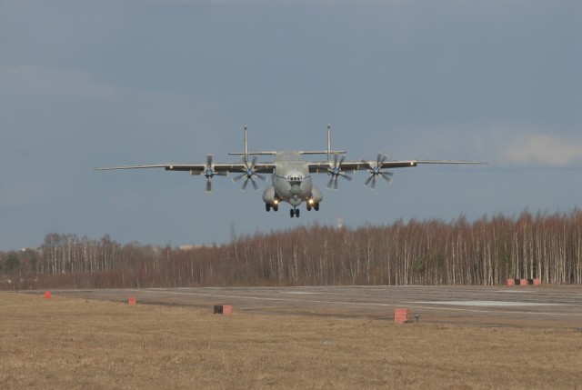 Самолет АН124 "Волга-Днепр" Антонов в Лондоне. Посадка. Взлет