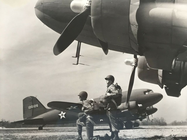 Самолёт-эпоха. Douglas DC-3 (C-47, Ли-2).