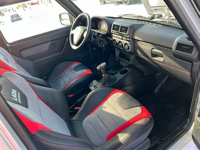 АвтоВАЗ показал финальный вариант «спортивной» Нивы: в Lada Niva Sport добавили пластиковые накладки, дисковые тормоза и шноркель