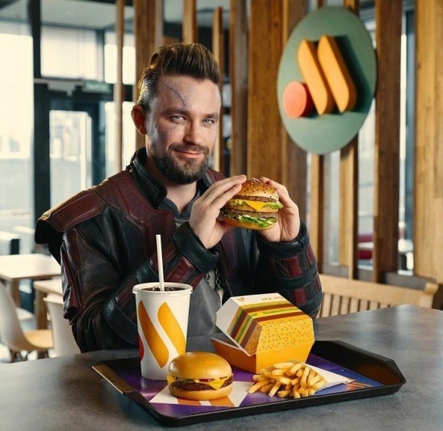 Ой, как же так? Несмотря на искусственную очистку российских кинотеатров от конкурентов сборы "Сто лет тому вперёд" не оправдали ожиданий