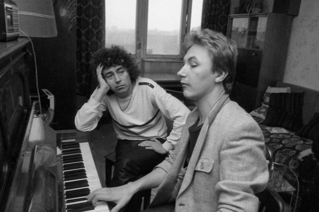 Молодые музыканты на квартире, 1985 год