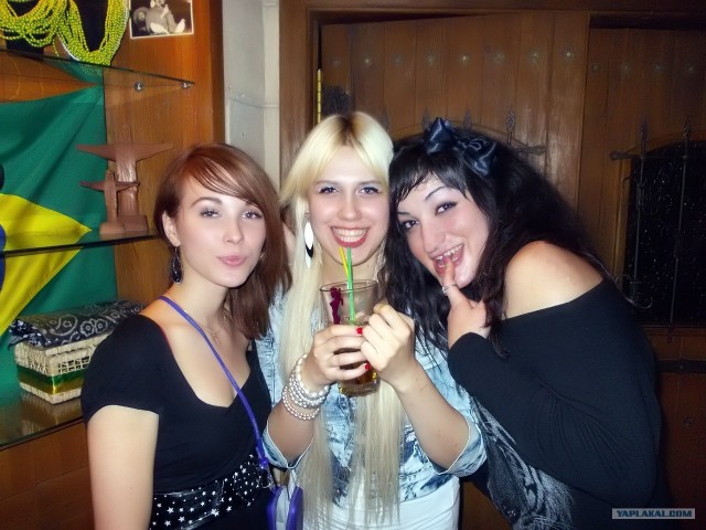 Девушка, у которой не закрывается рот